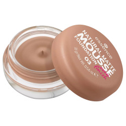 Natural Matte Mousse Foundation Essence 03